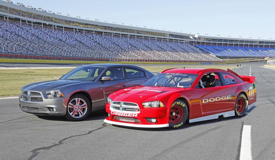  Dodge Charger NASCAR Sprint Cup Car 2013 года  (фото 8 из 11)